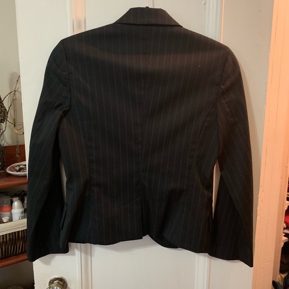 Sisley women’s pinstripe 2pc Suit - Picture 3 of 6